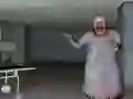 Spel Skräckbaby i gult mot skrämmande mormor simulator på nätet
